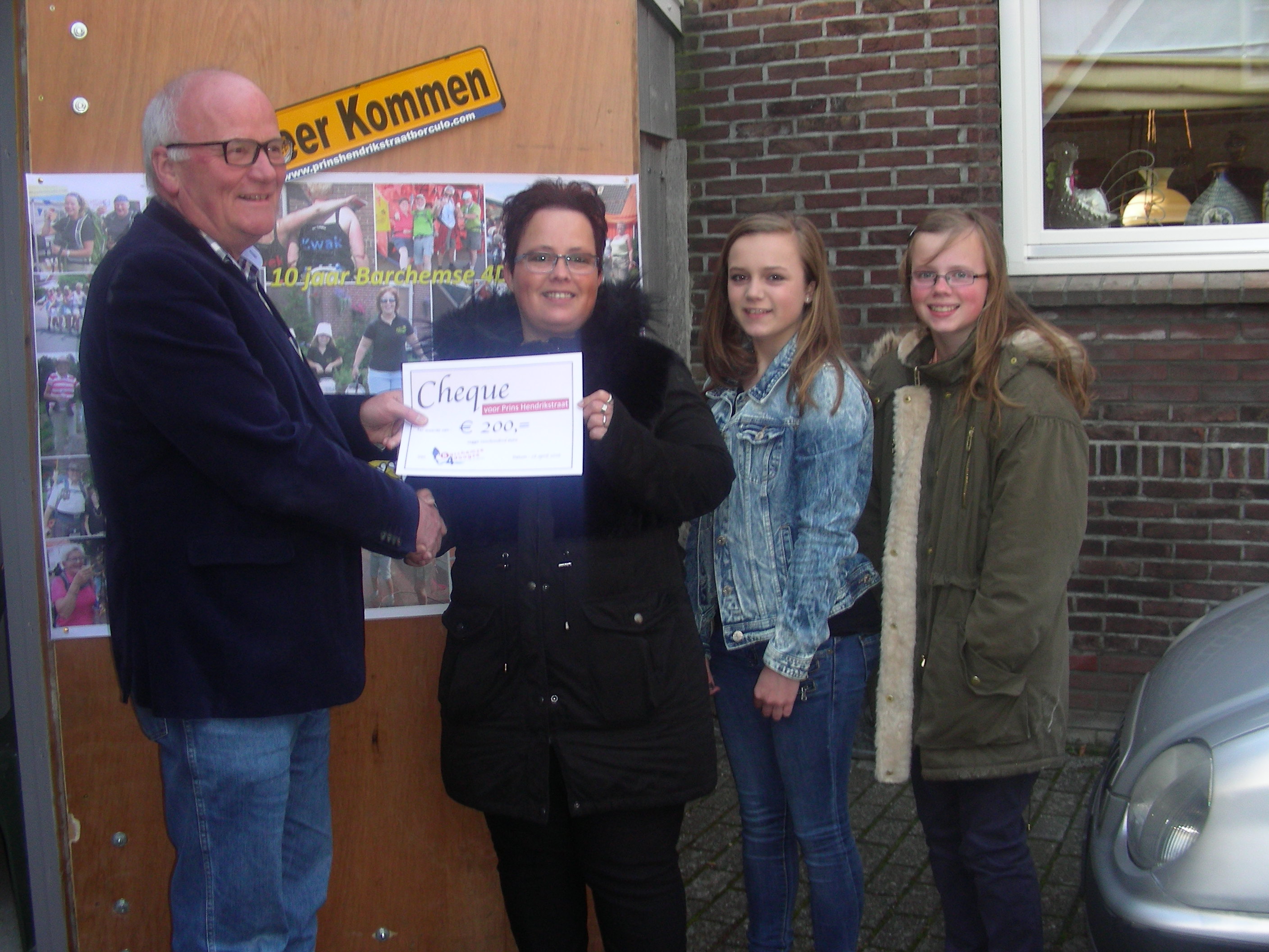 Overhandiging-cheque-PH-28apr16